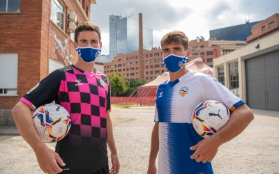 Dos dels nous reforços del Sabadell han estat presentats a L'Estruch en el marc de la campanya Impulsem Sabadell | Roger Benet